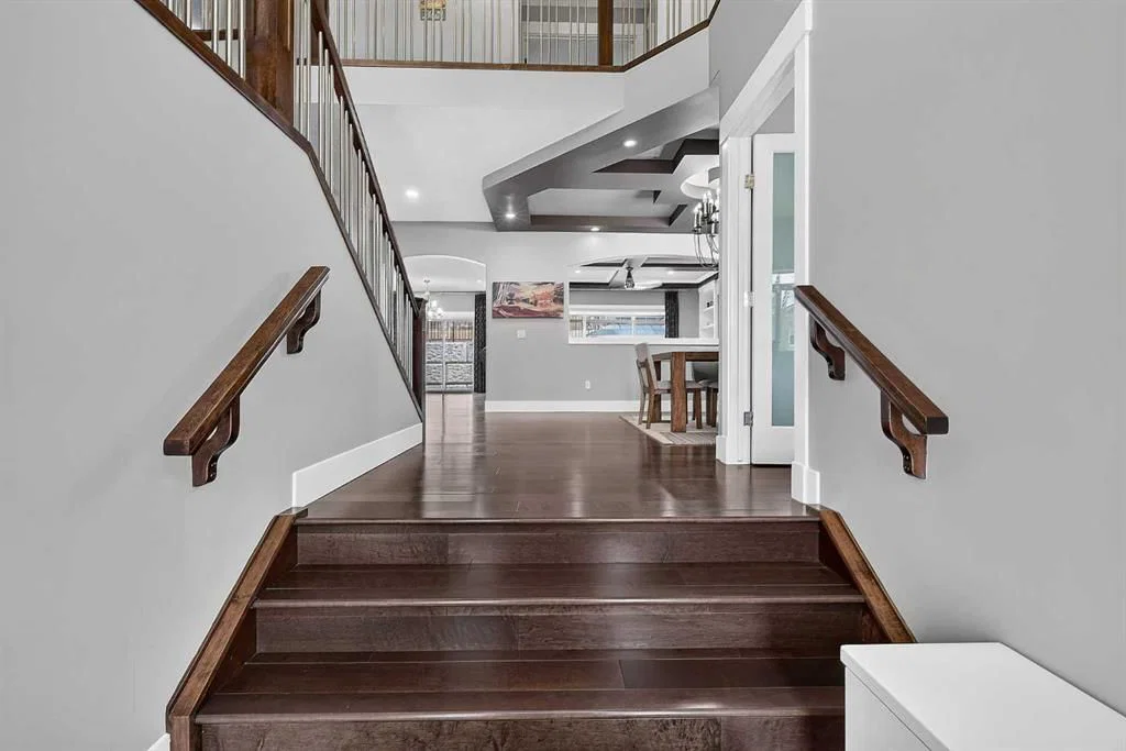 36 Rockyvale Green NW, Calgary — photo 3 of 47