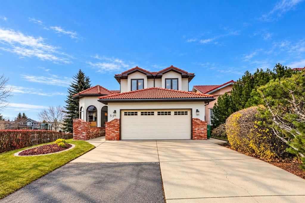 53 Santana Manor NW, Calgary — photo 2 of 50