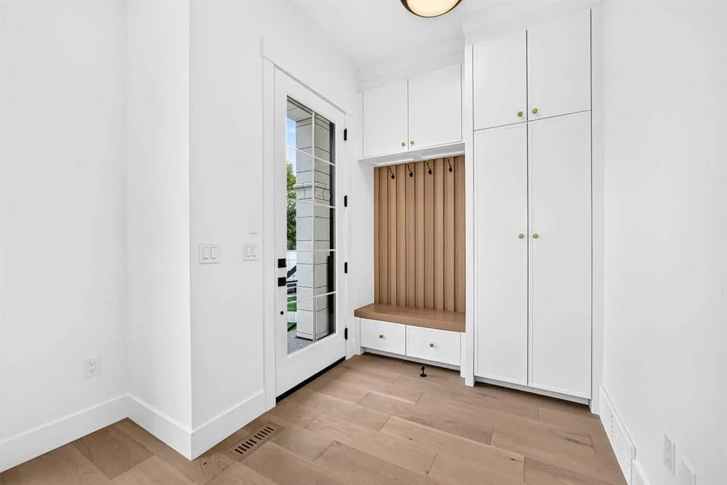 2539 19 Street SW, Calgary — photo 3 of 48