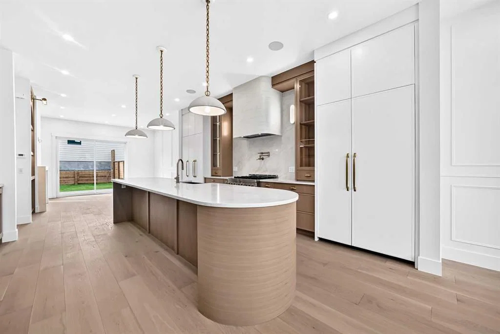 2539 19 Street SW, Calgary — photo 4 of 48