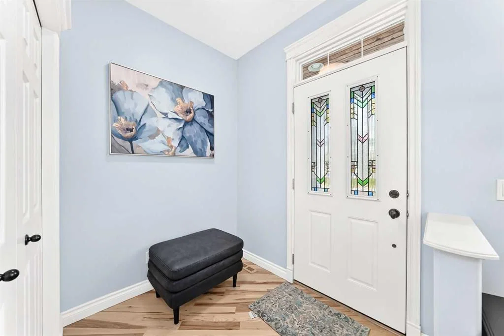 30 Versailles Gate SW, Calgary — photo 2 of 43