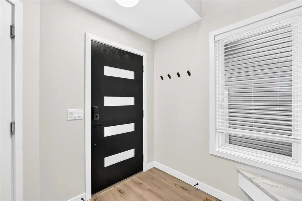 200 Panora Close NW, Calgary — photo 4 of 46