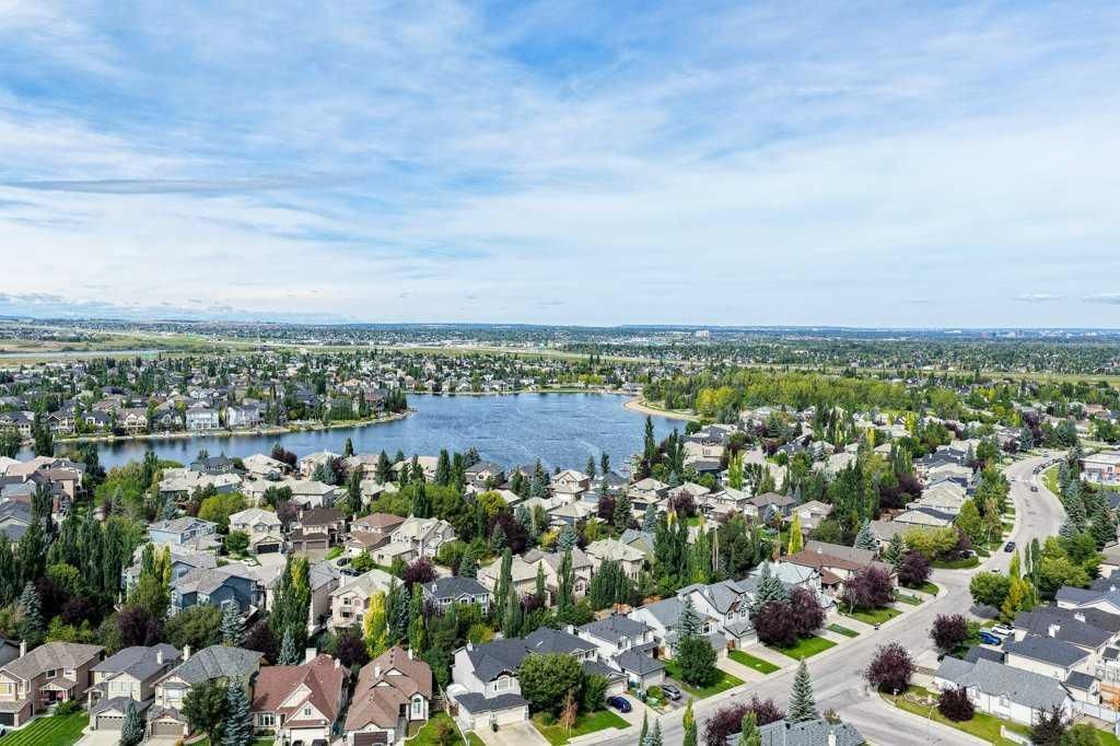 81 Chapman Close SE, Calgary — photo 4 of 28