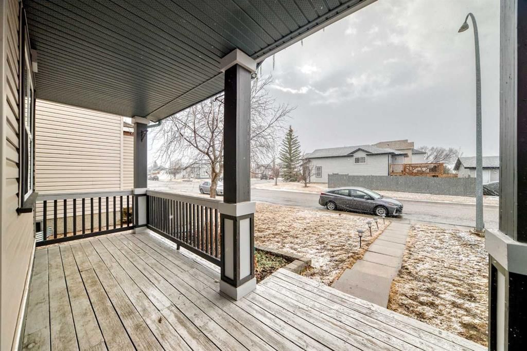 31 Coventry Road NE, Calgary — photo 2 of 46
