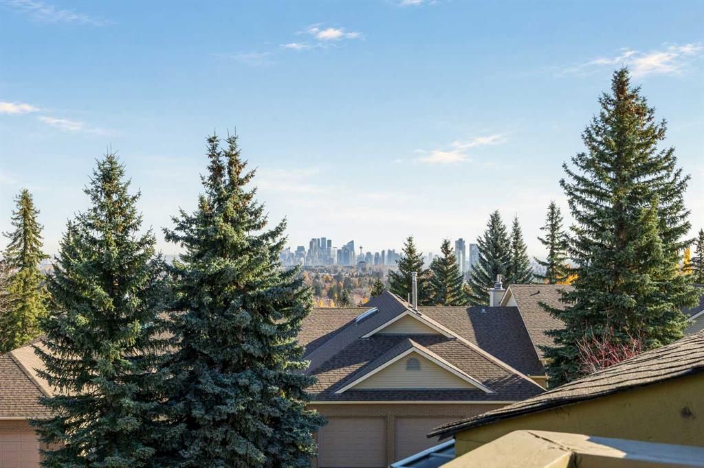 639 Stratton Terrace SW, Calgary — main listing photo