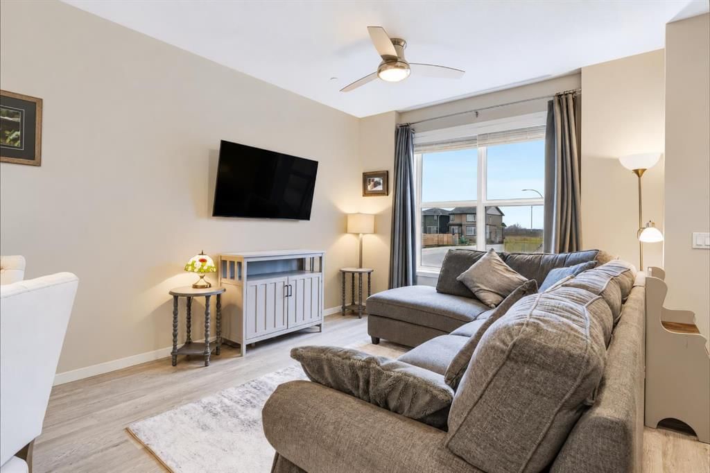 360 Hotchkiss Drive SE, Calgary — photo 5 of 41