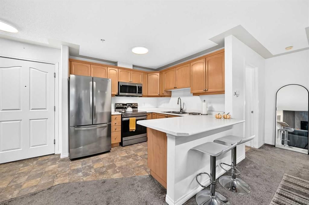 302, 369 Rocky Vista Park NW, Calgary — photo 4 of 49