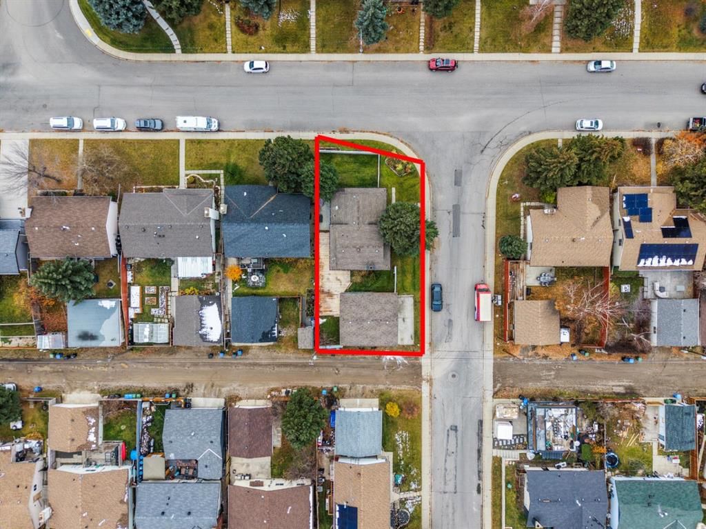 10532 Oakmoor Way SW, Calgary — photo 2 of 50