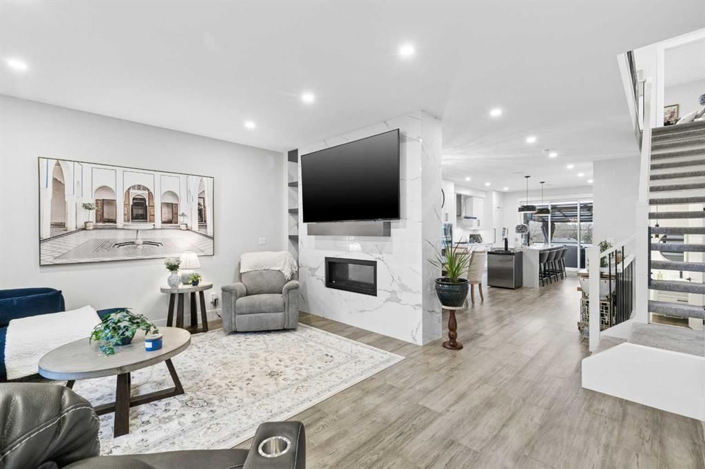 2635 21 Street SW, Calgary — photo 4 of 35
