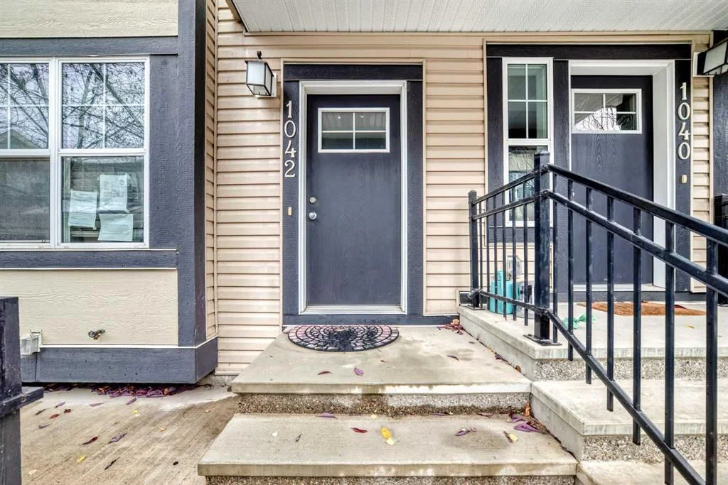 1042 Mckenzie Towne Villas SE, Calgary — photo 4 of 35