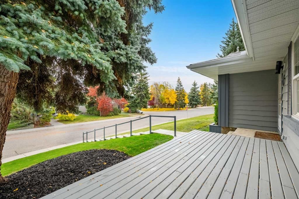 7 Canna Bay SW, Calgary — photo 2 of 49