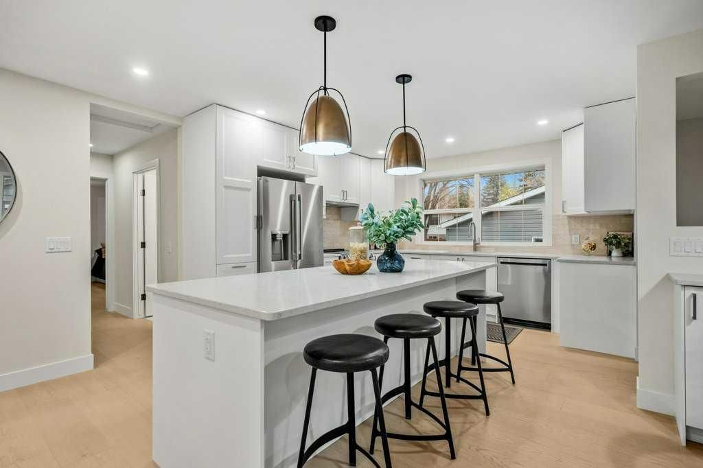 7 Canna Bay SW, Calgary — photo 5 of 49