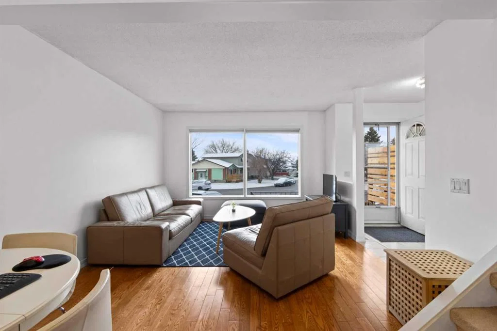 18 Fonda Crescent SE, Calgary — photo 5 of 34