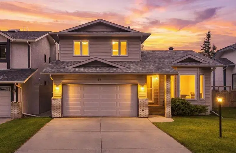 61 Shannon Crescent SW, Calgary — main listing photo