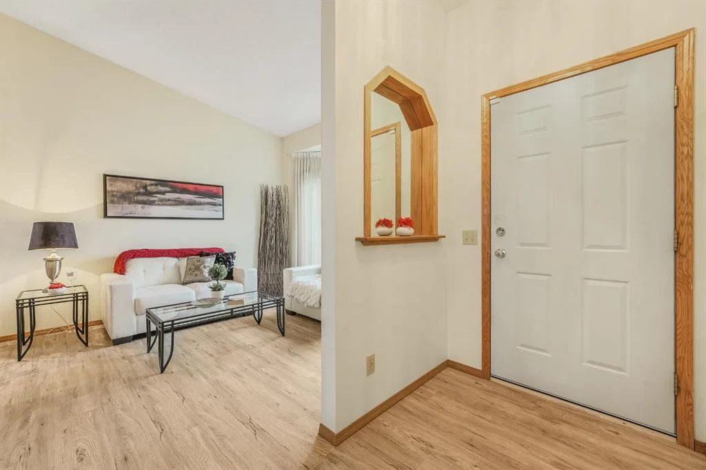 61 Shannon Crescent SW, Calgary — photo 3 of 44