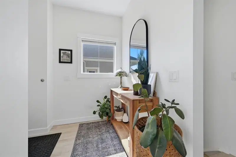 128 West Springs Road SW, Calgary — photo 3 of 24