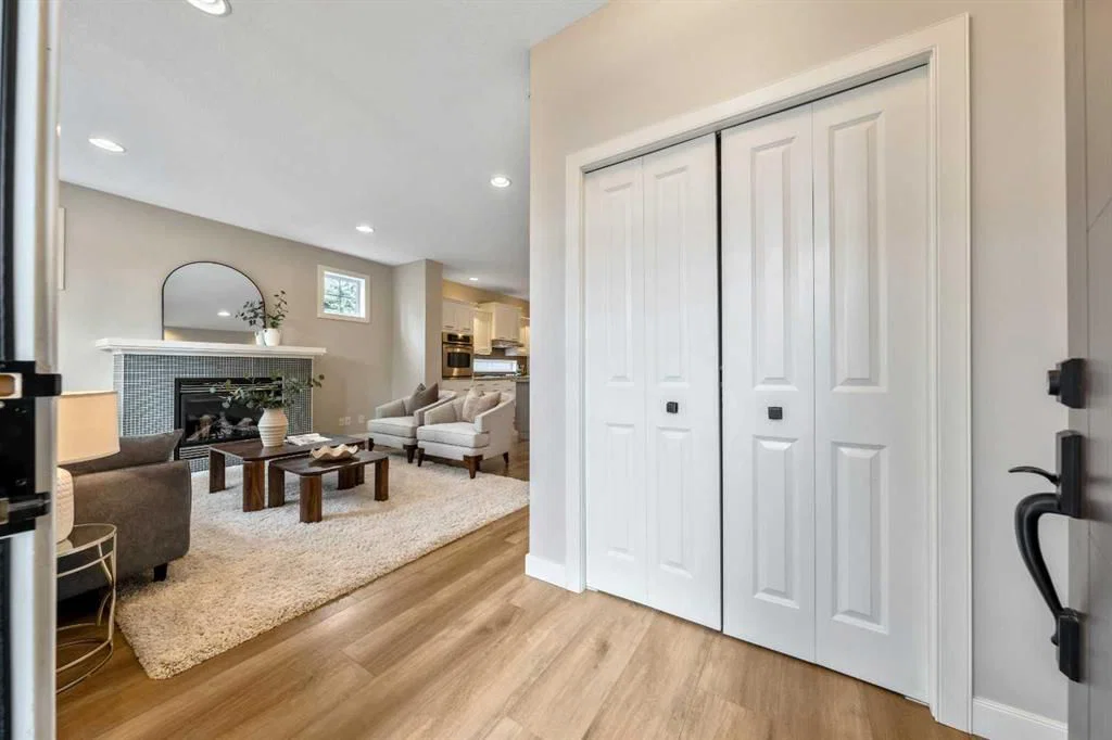 4508 19 Avenue NW, Calgary — photo 3 of 50
