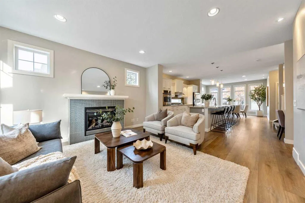 4508 19 Avenue NW, Calgary — photo 4 of 50