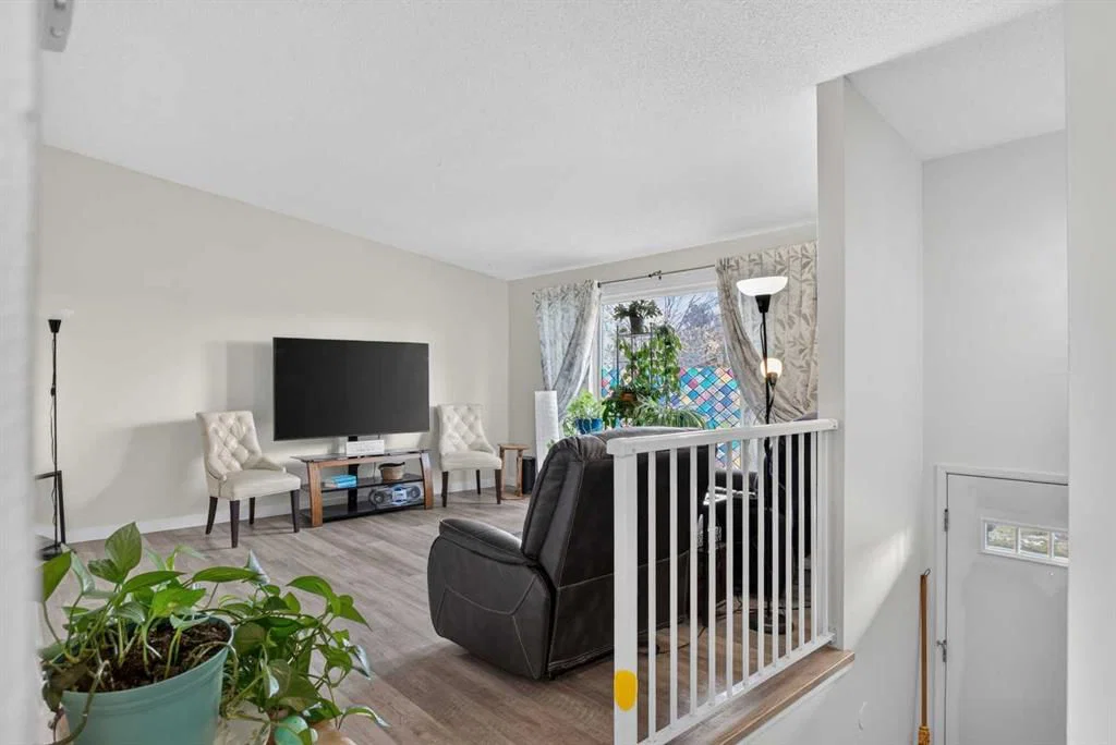1051 Abbeydale Drive NE, Calgary — photo 4 of 46