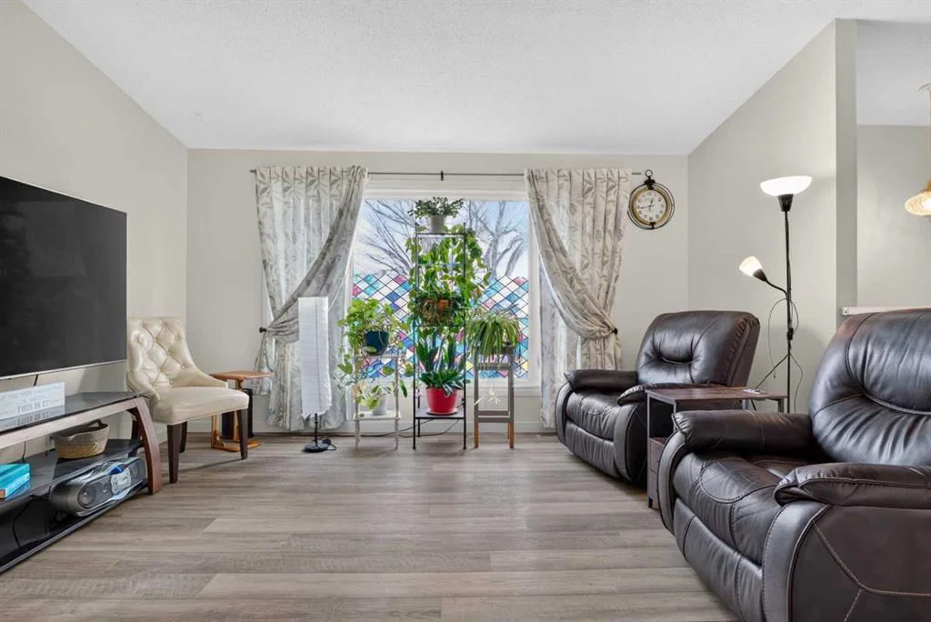 1051 Abbeydale Drive NE, Calgary — photo 5 of 46