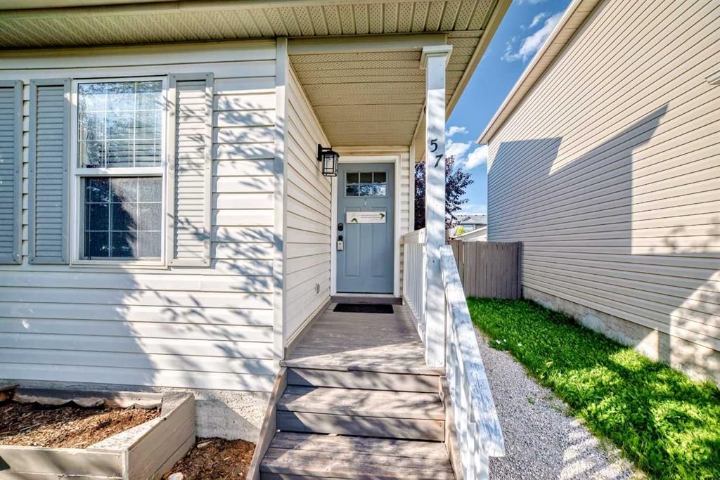 57 Martinvalley Way NE, Calgary — photo 2 of 40