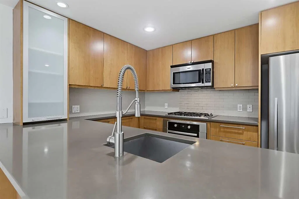 305, 1118 12 Avenue SW, Calgary — photo 3 of 34