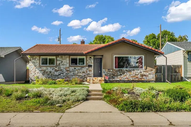 7207 Fleetwood Drive SE, Calgary — main listing photo