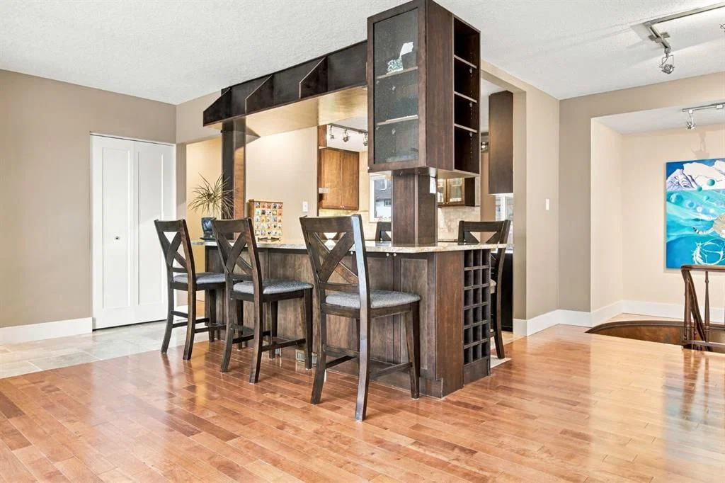 7207 Fleetwood Drive SE, Calgary — photo 5 of 47