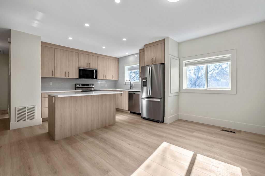 915 18 Avenue SE, Calgary — photo 5 of 33