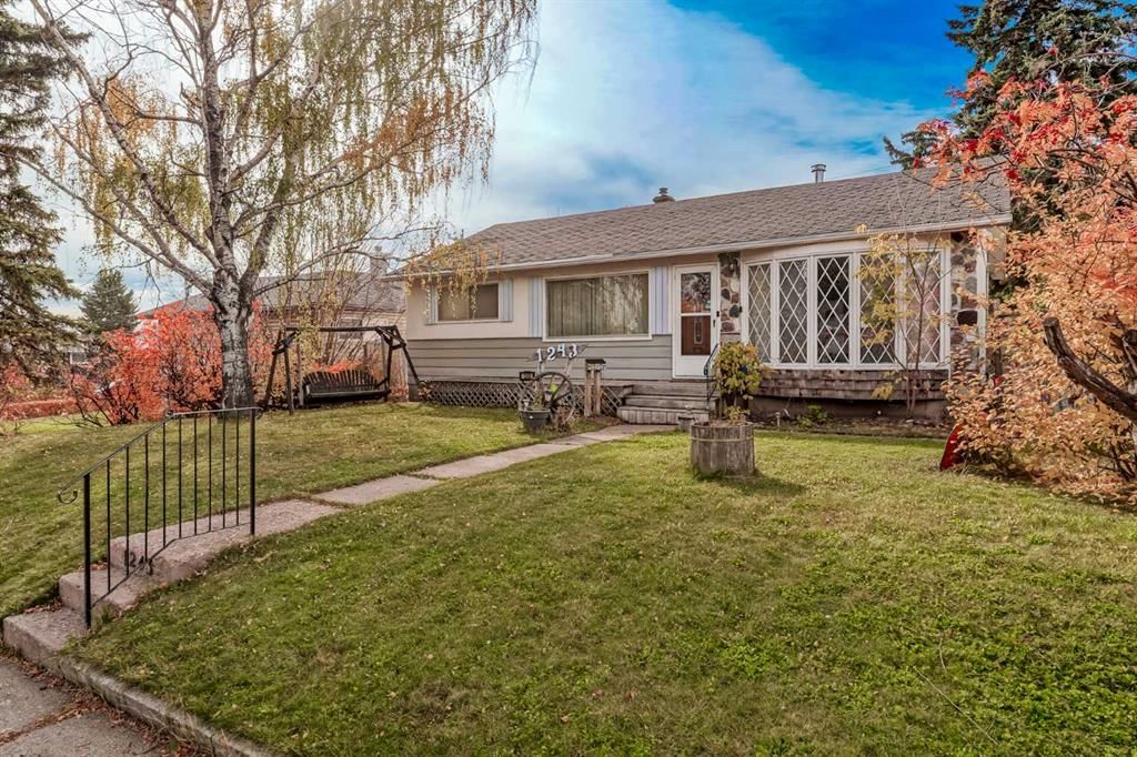 1243 40 Avenue NW, Calgary — main listing photo
