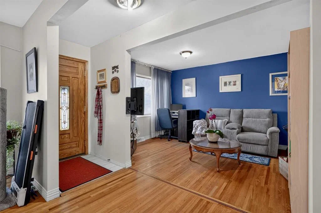 1243 40 Avenue NW, Calgary — photo 4 of 34