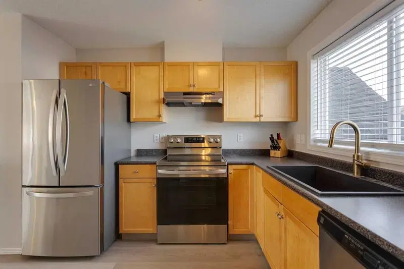 180 Prestwick Acres Lane SE, Calgary — photo 3 of 28