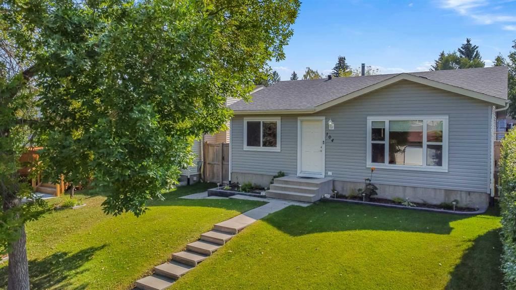104 Macewan Park Road NW, Calgary — photo 2 of 37