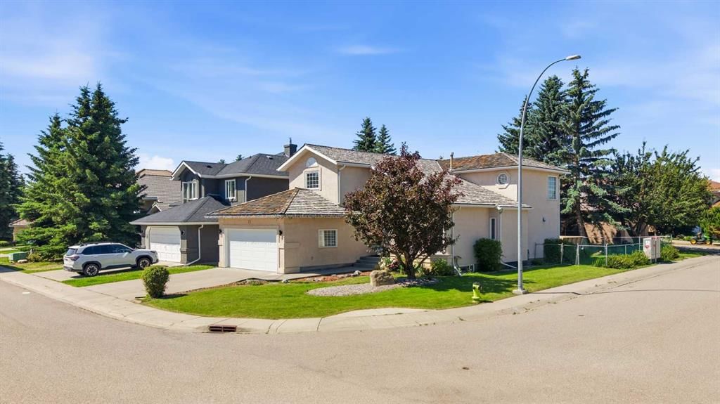 71 Woodpark Close SW, Calgary — main listing photo
