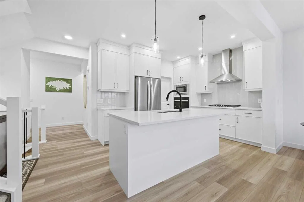 680 Creekstone Circle SW, Calgary — photo 3 of 43