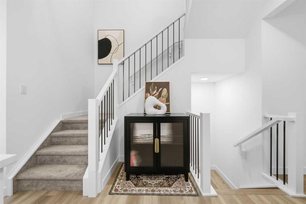 680 Creekstone Circle SW, Calgary — photo 4 of 43