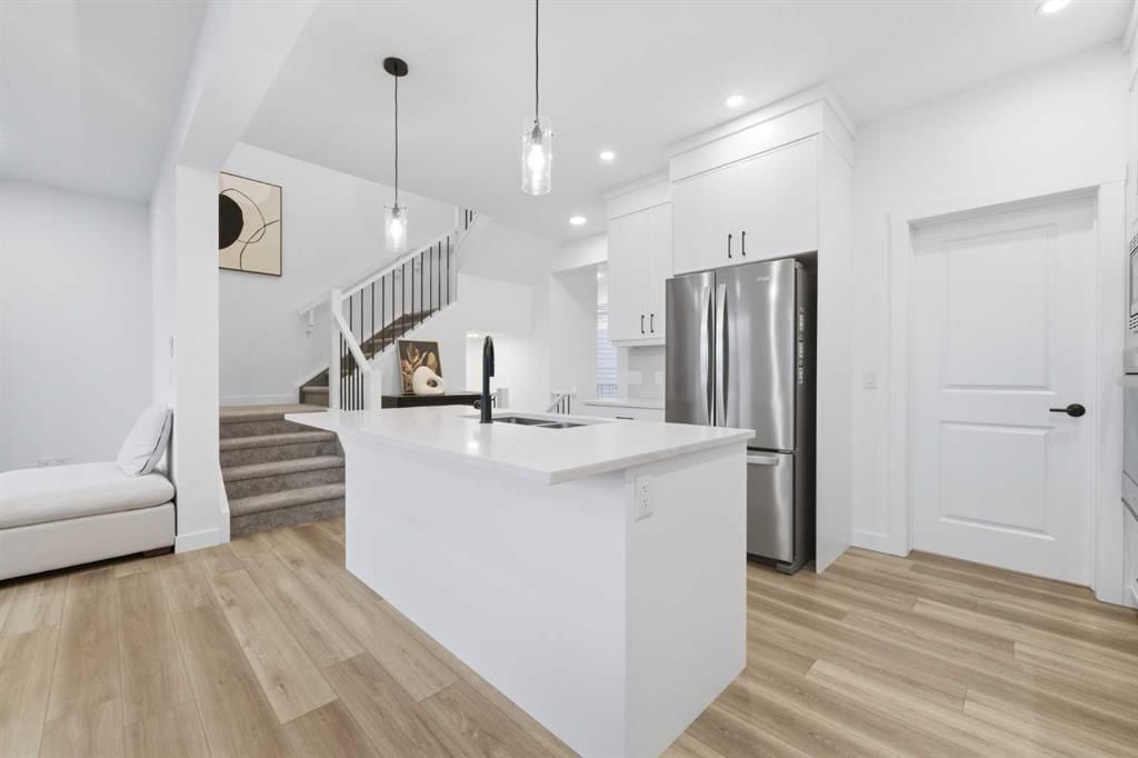 680 Creekstone Circle SW, Calgary — photo 5 of 43