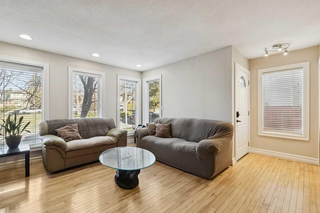 37 Ranch Glen Drive NW, Calgary — photo 3 of 36