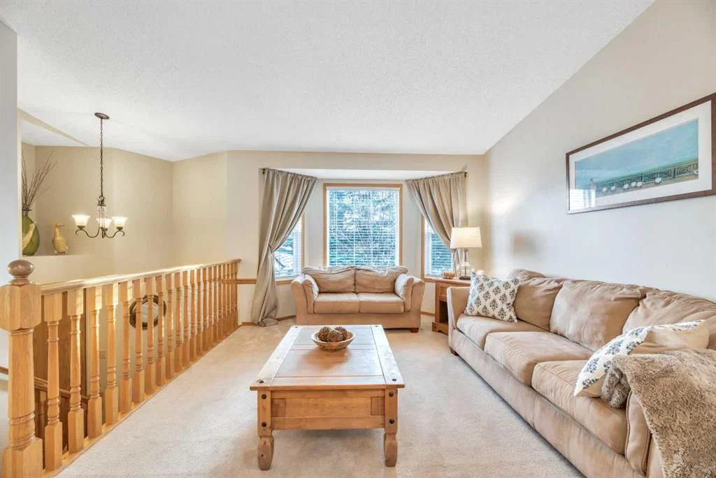 186 Shawinigan Way SW, Calgary — photo 4 of 39