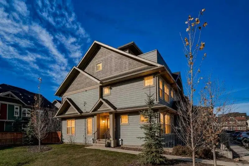237 Cranbrook Square SE, Calgary — main listing photo