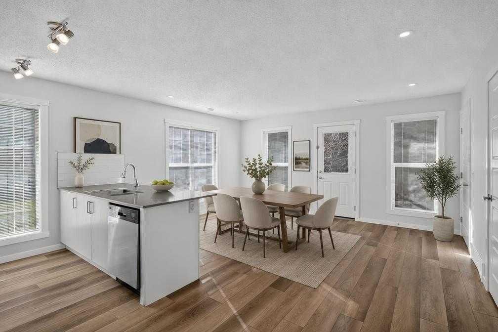 237 Cranbrook Square SE, Calgary — photo 4 of 47