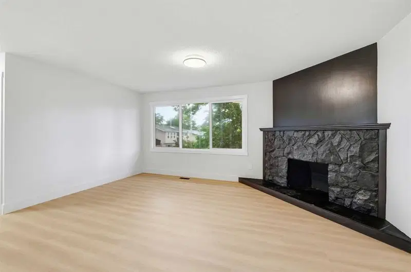 724 55 Street SE, Calgary — photo 3 of 49