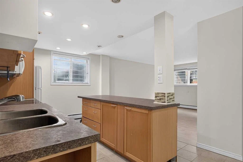 105, 1727 10a Street SW, Calgary — photo 3 of 18
