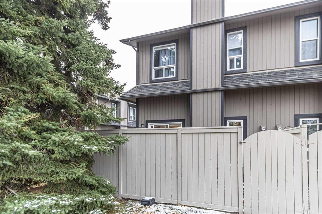 31, 27 Silver Springs Drive NW, Calgary — photo 3 of 27