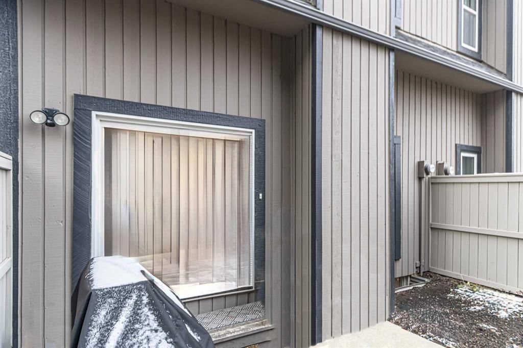 31, 27 Silver Springs Drive NW, Calgary — photo 5 of 27