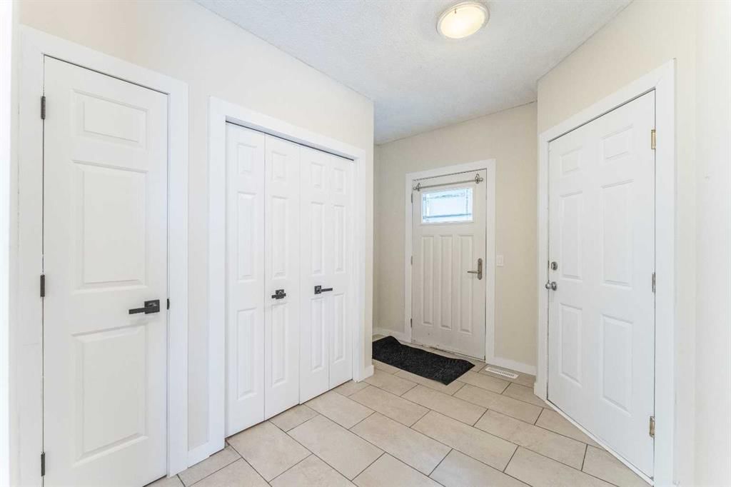 6 Covewood Park NE, Calgary — photo 4 of 49