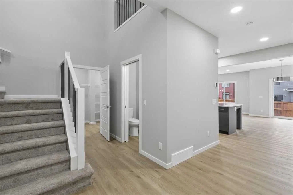 376 Heartwood Grove SE, Calgary — photo 4 of 39