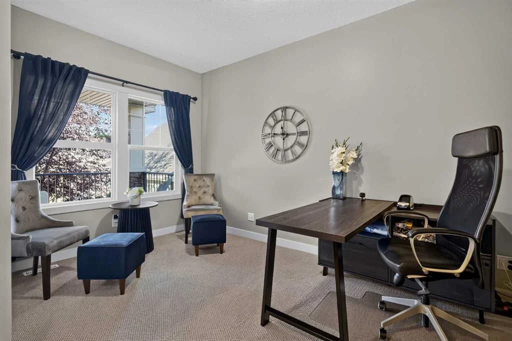 12 Crestridge Rise SW, Calgary — photo 5 of 46