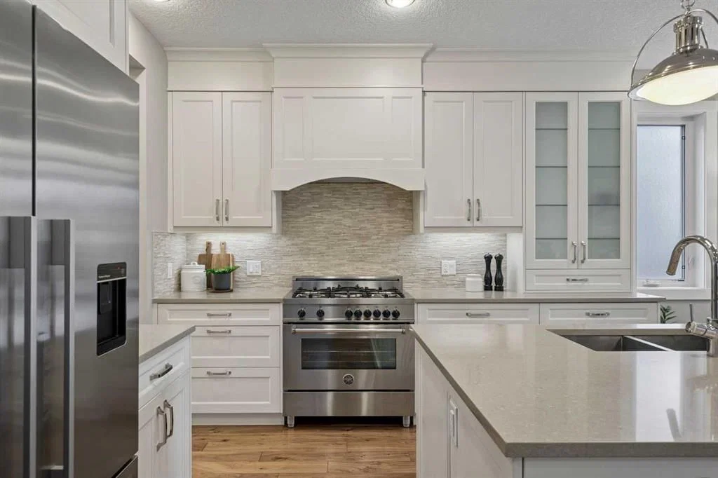 2021 Mackay Road NW, Calgary — photo 4 of 50