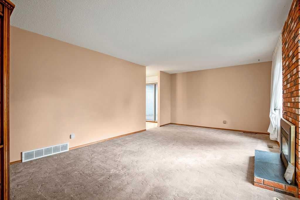 10711 Mapleglen Crescent SE, Calgary — photo 4 of 41